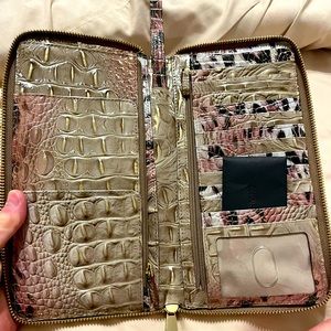 New, Skylar wallet from Brahmin
